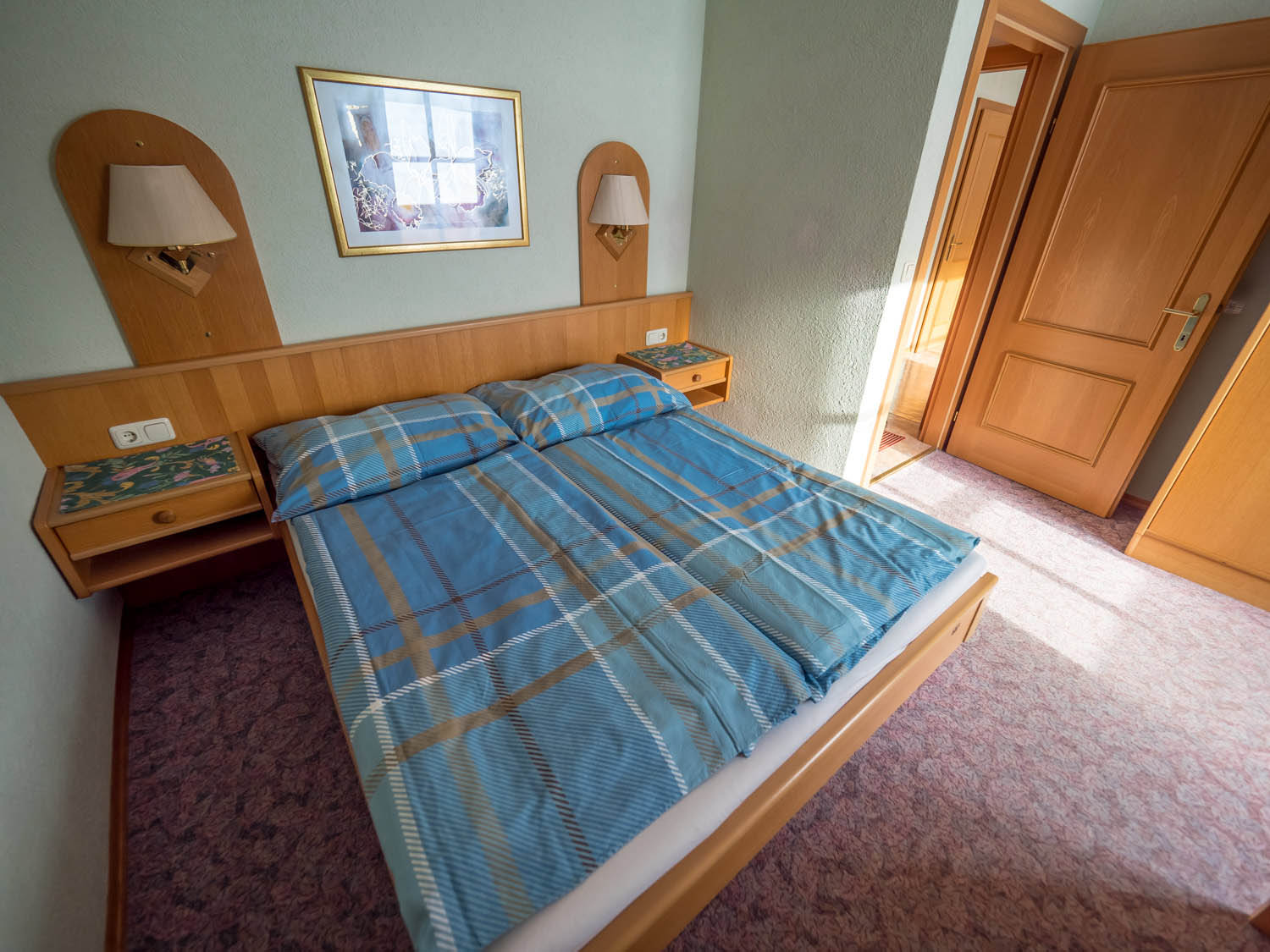 Schlafzimmer 1